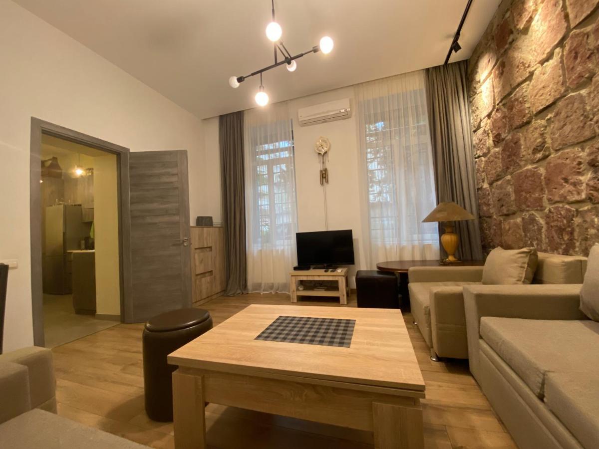 Nice Loft On Uznadze Street 第比利斯 外观 照片