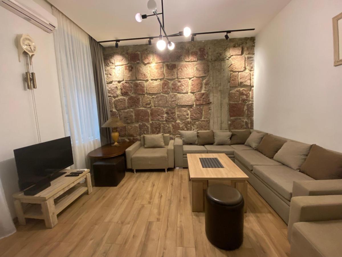 Nice Loft On Uznadze Street 第比利斯 外观 照片