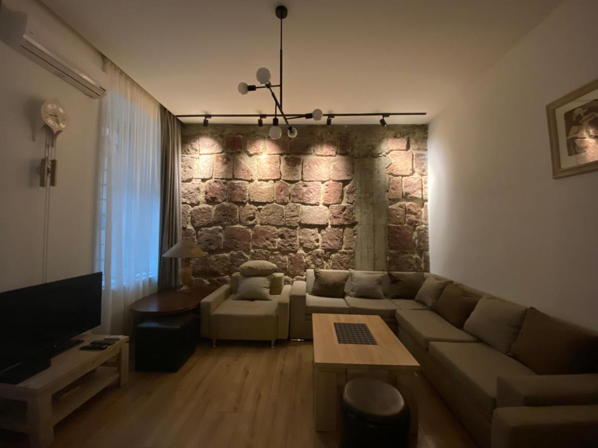Nice Loft On Uznadze Street 第比利斯 外观 照片