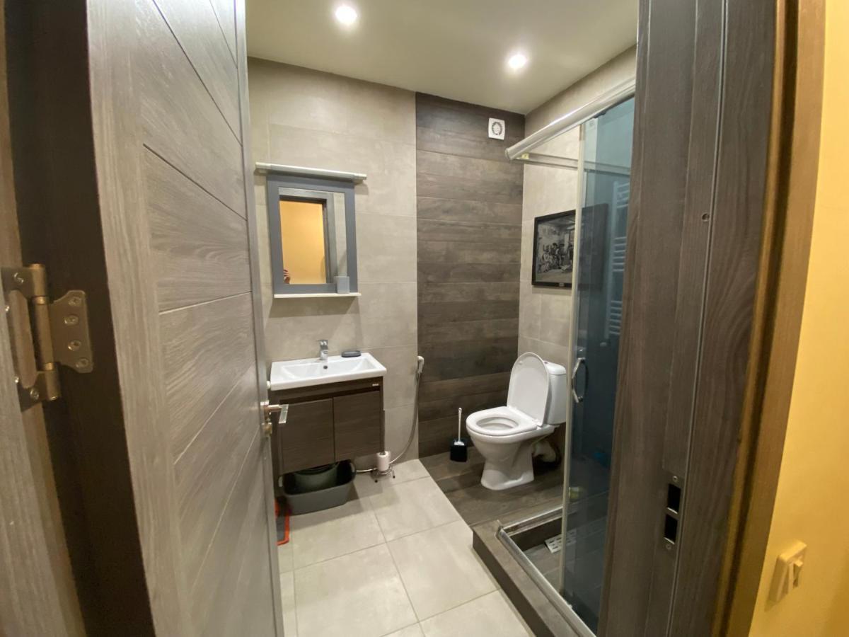 Nice Loft On Uznadze Street 第比利斯 外观 照片